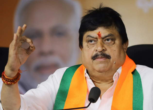 తార్నాకలో బీజేపీ అధ్యక్షుడిని బంధించిన పోలీసులు